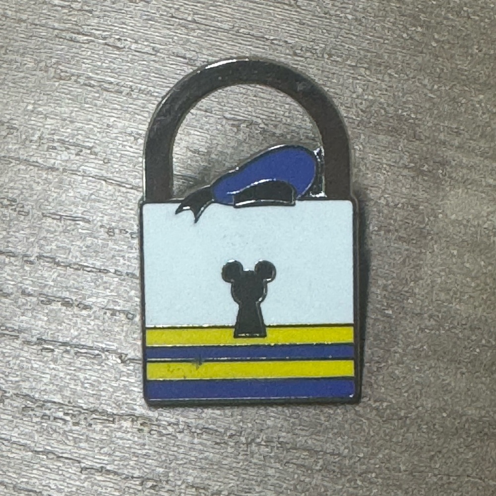 5/$25 Disney‎ Donald Duck Lock Pin